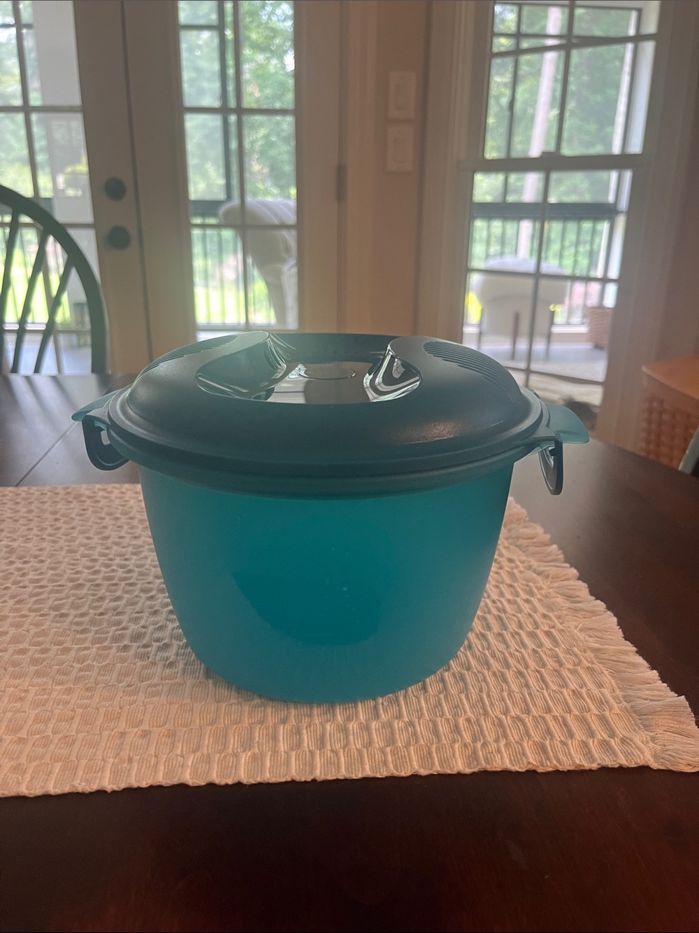 Tupperware Teal Two-Tone Microwave-Safe rice cooker